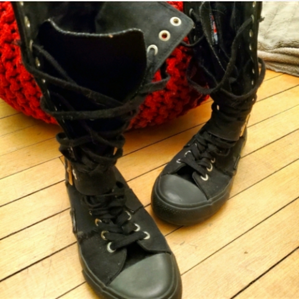 UNDERGROUND ENGLAND 18-Hole Canvas High-Tops / Boots (modified) - Picture 8 of 12